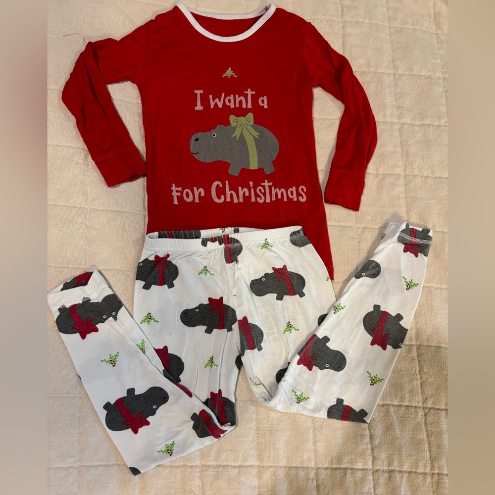 Kickee Pants Kids Holiday hippo two piece pajamas set size 4, super soft bamboo